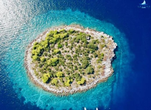 Motorboat Beneteau Flyer 7.7 boat plan