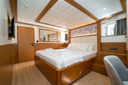 Hyra båt Motorbåt Luxury Trawler Rental in Gocek 2024 Bodrum