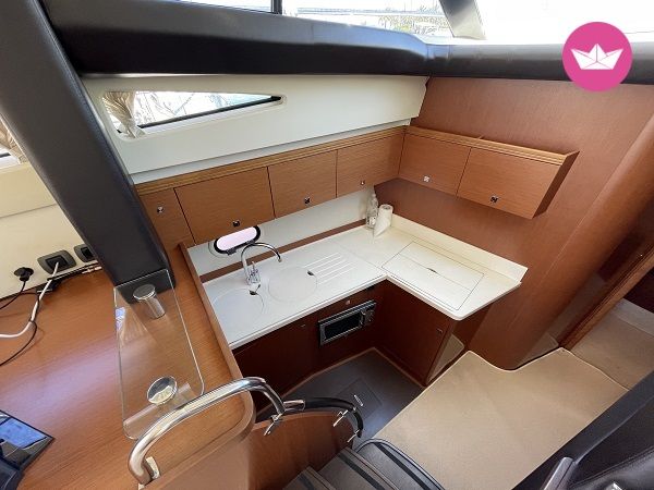 Bateau à moteur Jeanneau Prestige 440 850cv 8