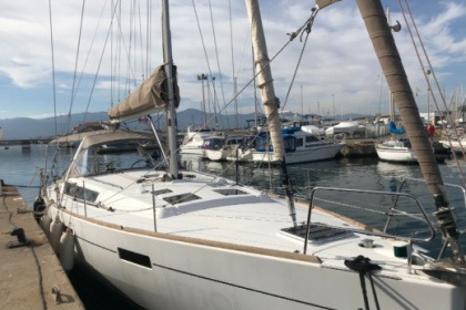 Rental Sailboat Beneteau Oceanis 45 Saint-Cyprien