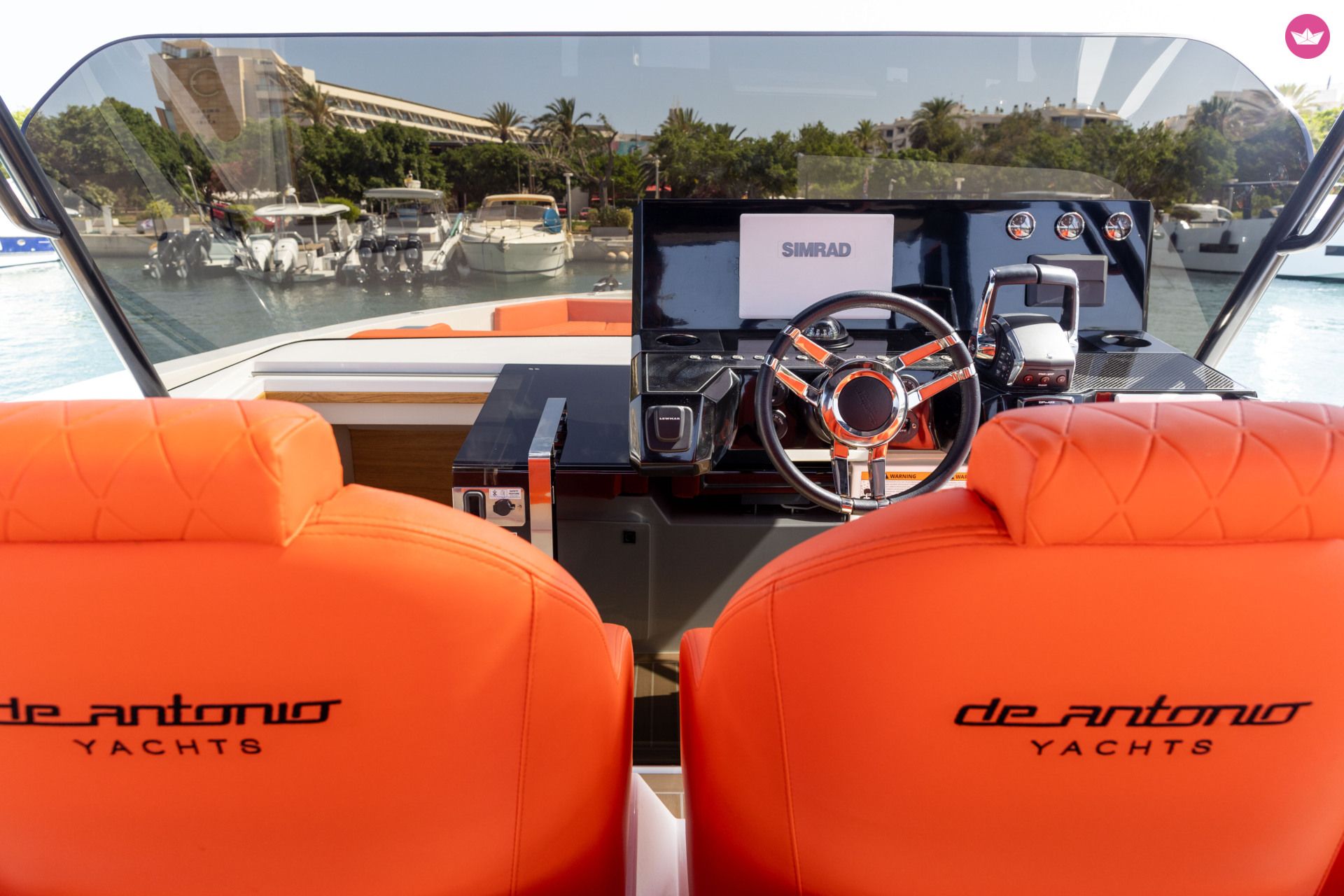 Bateau à moteur De Antonio 42 Open 600cv 5