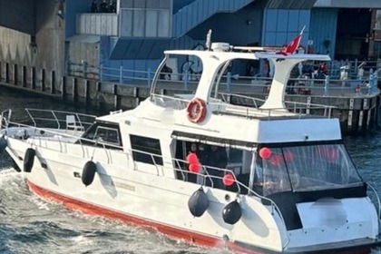 Comfortable yacht tour