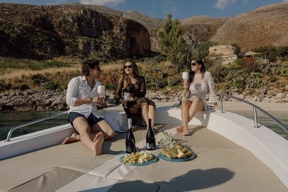 Чартер Моторная яхта Barqa Q20 Сорренто