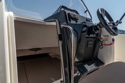 Quicksilver 755 for rent in Split - Full equipment for easy navigation!