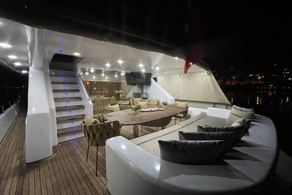 32 meter 5 double cabin 6 crew luxury yacht