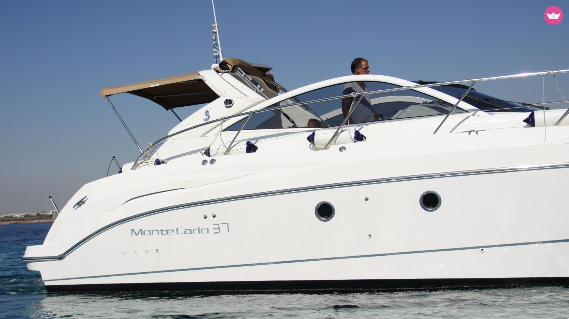 Motorboat Beneteau Monte Carlo 37 for hire