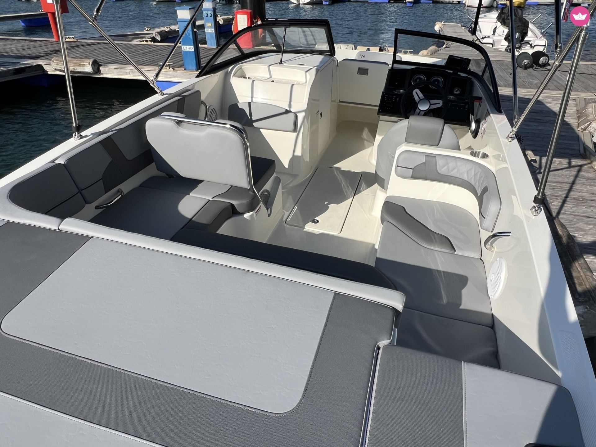 Bateau à moteur Bayliner Vr6 150cv 7