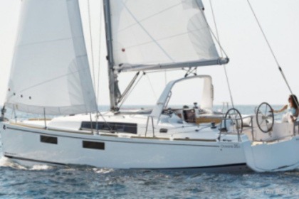 Rental Sailboat Beneteau Oceanis 35.1 Arzon