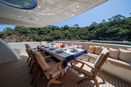 Luxury Motoryacht with a capacity of 10 people