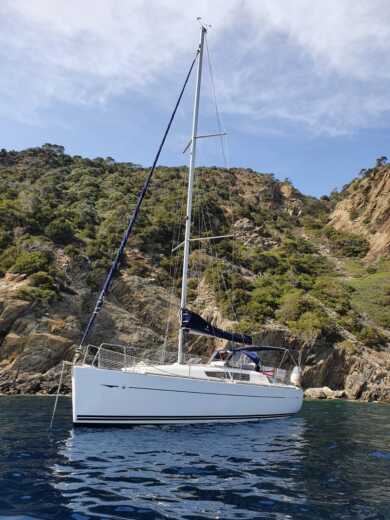 Charter Jeanneau Sun Odyssey 33I Sailboat (2011) in Bonifacio - Click&Boat