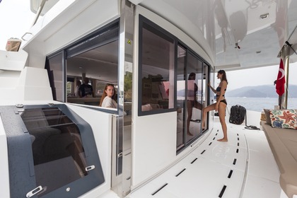 Explora Ibiza a Bordo del Exclusivo Bali 5.4 Only One Life