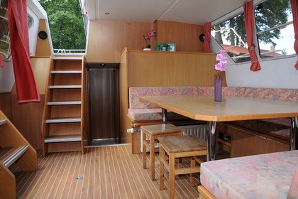 Rent this houseboat and get to know  Havel