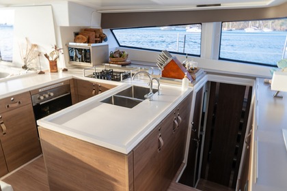 Explora Ibiza a Bordo del Exclusivo Bali 5.4 Only One Life