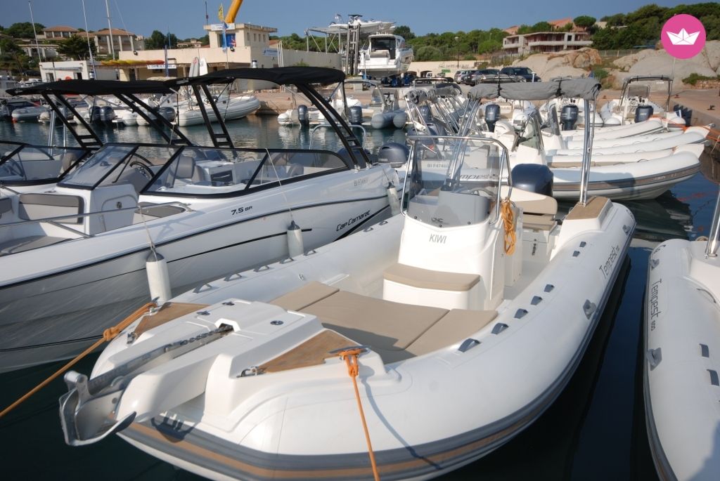 Semi-rigide CAPELLI Tempest 700 200cv 3
