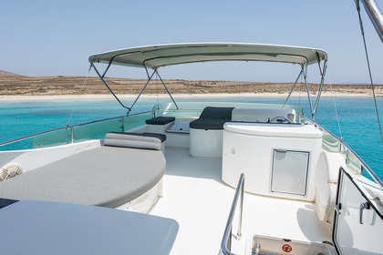 Hyra båt Motorbåt Ferretti 591 Parikia