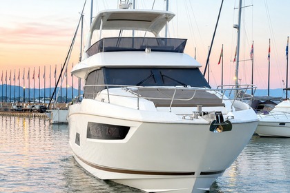 Miete Motoryacht Jeanneau Prestige 680 Hyères
