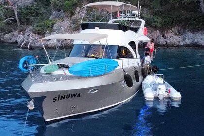 Custom built motor yacht special edition