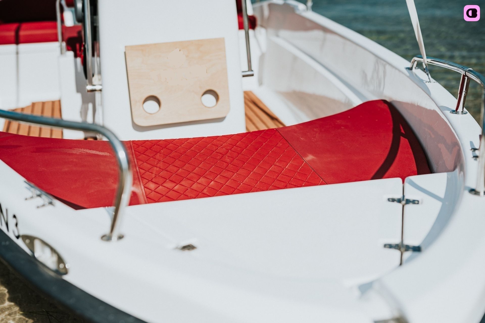 Bateau à moteur Unique boat S470 30cv 6
