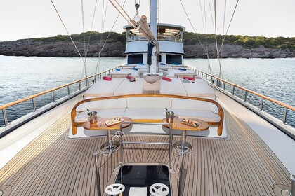 Elegant renovated Gulet for 21 people