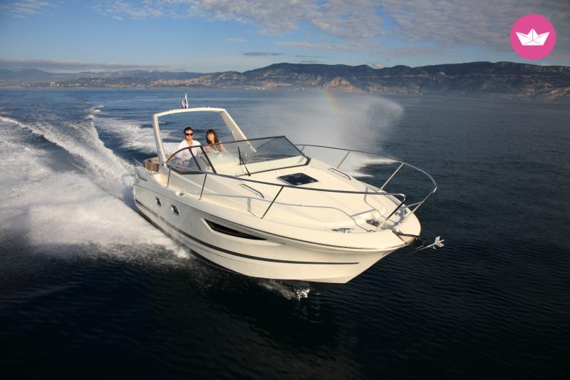 Bateau à moteur Jeanneau Leader 8 320cv 2