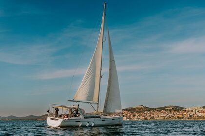 Czarter Jacht żaglowy BENETEAU OCEANIS 45 Szybenik