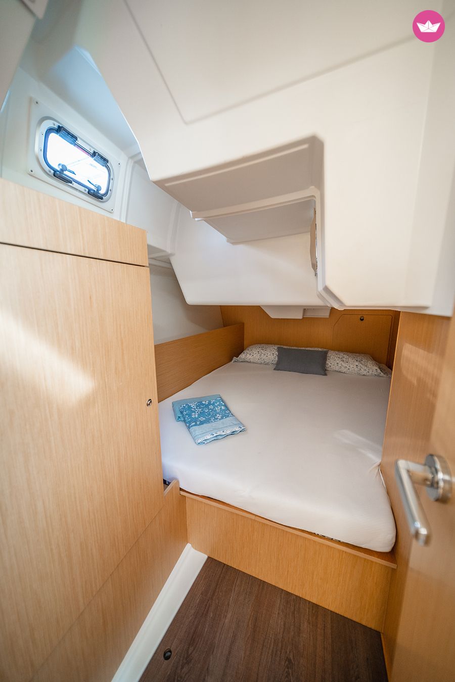 Hire Beneteau Oceanis 38.1