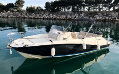 Noleggio Barca a motore Quicksilver Activ 675 Sundeck Marsiglia