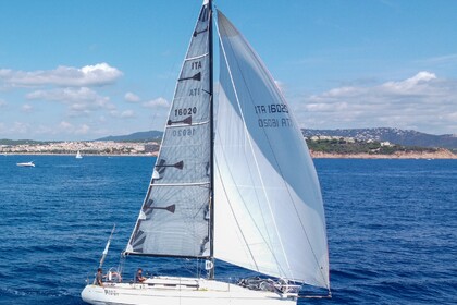 Charter Sailboat BENETEAU FIRST 34.7 Palamós