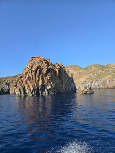 Îles Éoliennes Motorboat CRANCHI ZAFFIRO 32 alt tag text