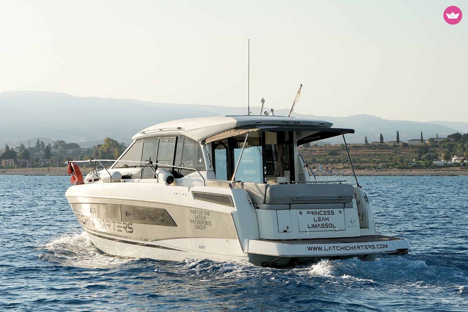 Bateau à moteur Jeanneau
