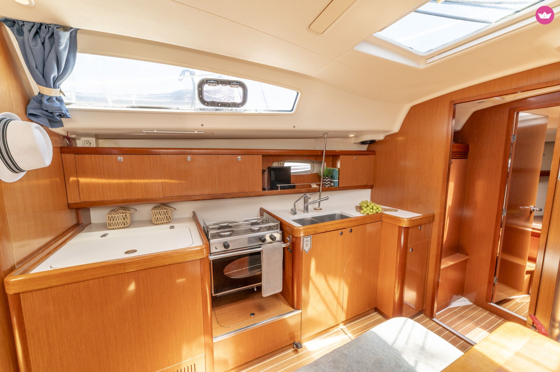 Rent Beneteau Oceanis 41.1