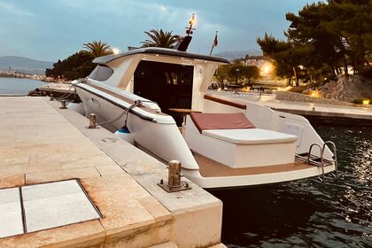 Hire Motorboat Speedboat CS 45 Split