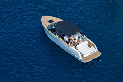 Pelagosa 33: Luxury Speed, Unmatched Comfort & Style