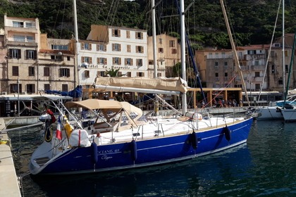 Hire Sailboat BENETEAU OCEANIS 411 Palma de Mallorca
