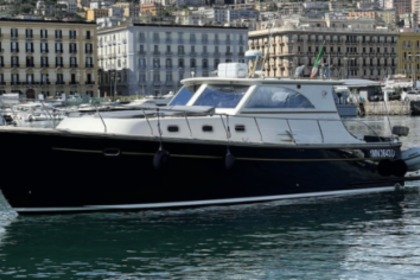 Rental Motorboat Cantieri Estensi Goldestar Classic 440 Ischia