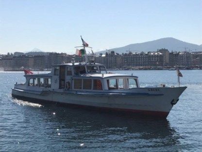 Location Bateau à moteur Custom Yacht G Genève