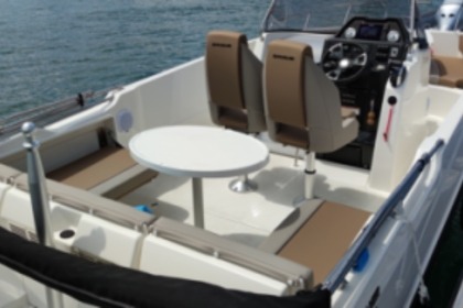 (Essence inclus) Quicksilver Activ 755 Open (Skipper non inclus)