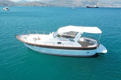 Gozzo sorrentino planante cabinato