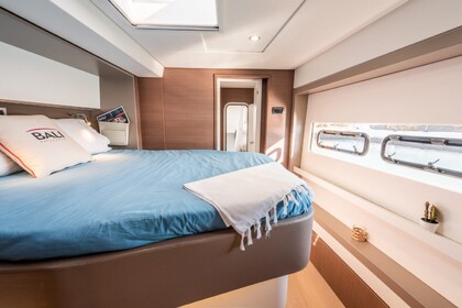 Explora Ibiza a Bordo del Exclusivo Bali 5.4 Only One Life