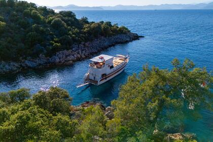 Luxury Gulet with a capacity of 8 people