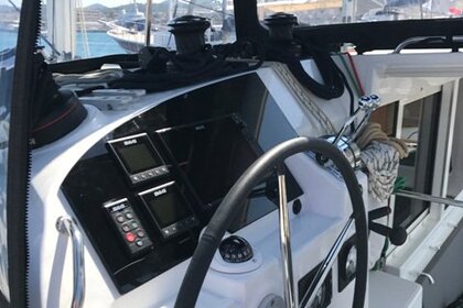 Discover Greece from Lavrion on the brand new Lagoon 400 S2 "Tulip" with or without a skipper