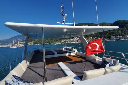 Custom Built trawler with a capacity of 8 people