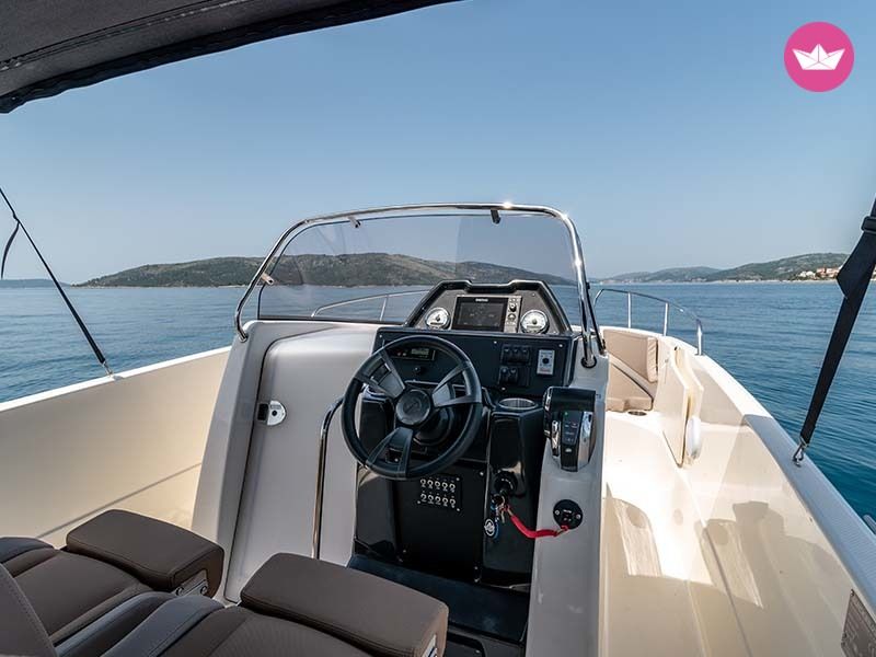Quicksilver 755 Activ Open in Split  