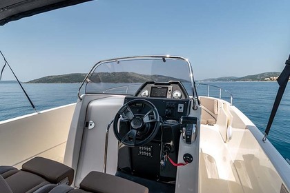 Quicksilver 755 for rent in Split - Full equipment for easy navigation!