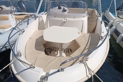 Hire Motorboat Jeanneau Cap Camarat 555 Marseille