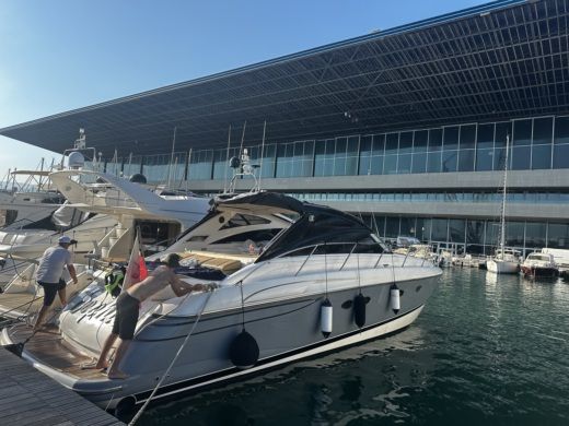 Génova Motorboat Princess V 48 alt tag text