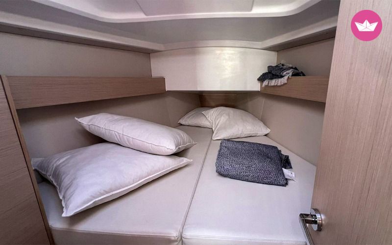 Voilier 4 OCEANIS 30.1 - JE (2D/0C/0P) 8m 6