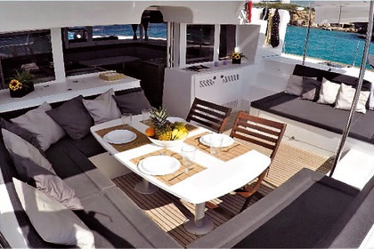 CATAMARÁN LAGOON 450F LUX/CHEF Y LIMPIEZA