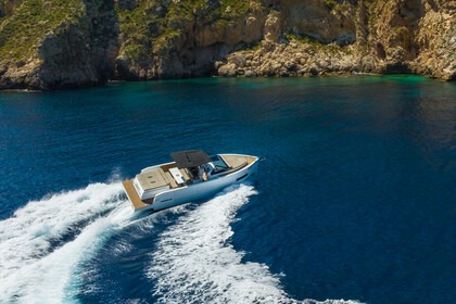 ENJOY QUALITY TIME WITH YOUR LOVED ONES ON THE WATER