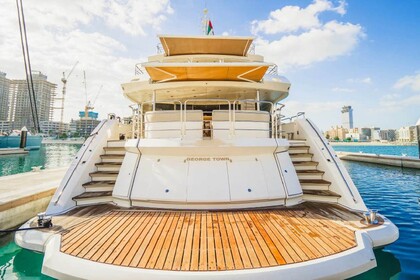 40 Meters Yacht with Jakuzi in Dubai on Your Service